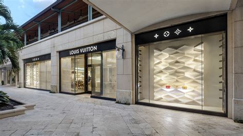 collezione miami louis vuitton fenicotteri|Louis Vuitton coral gables.